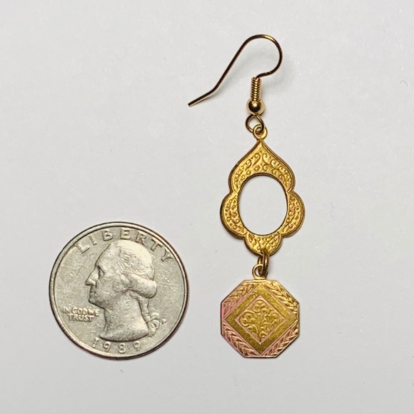 Gold antique style dangle earrings - Picture 4 of 4